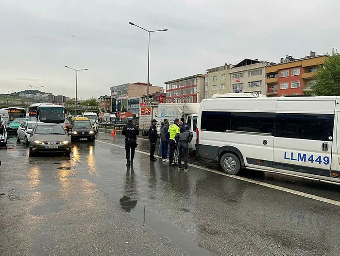 Pendik D-100 Karayolu'nda zincirleme kaza - 2