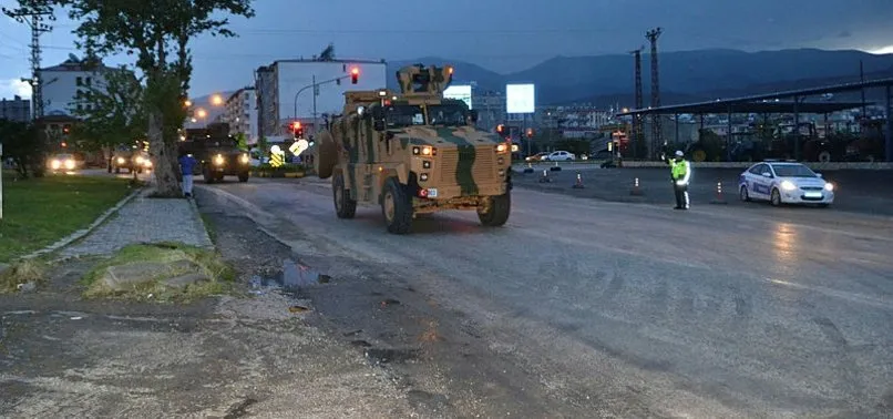Suriye sınırına komando ve zırhlı araç sevkiyatı