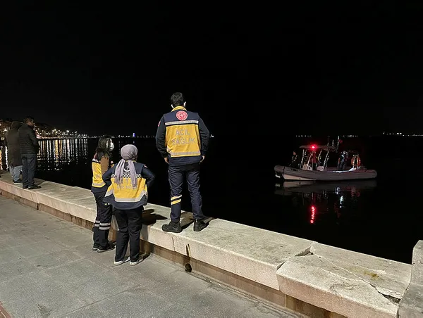 İzmir'de denizde erkek cesedi bulundu - 2