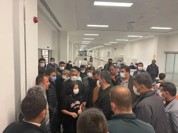 ankarada-12-yasindaki-cocuk-sokak-kopeklerinin-saldirisina-ugradi-1638218809894.jpg 12 yaşındaki çocuk sokak köpeklerinin saldırısına uğradı! Ankara Büyükşehir Belediyesi'nin ihmali pahalıya patladı - 3