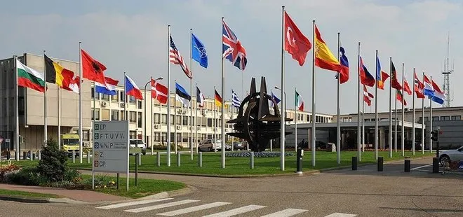 NATO toplantısında FETÖ’cü hain boş salona konuştu