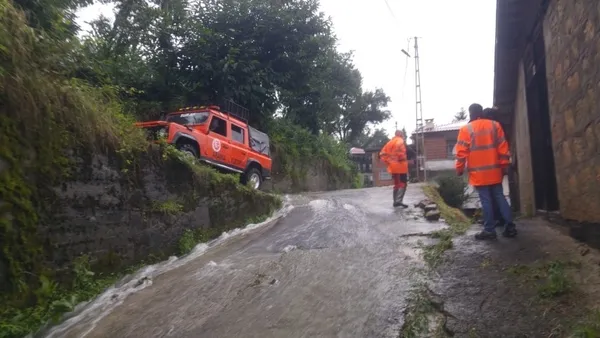 Trabzon Of'ta sel ve heyelan can aldı 1 kişi hayatını kaybetti 3 kişi yaralandı - 2