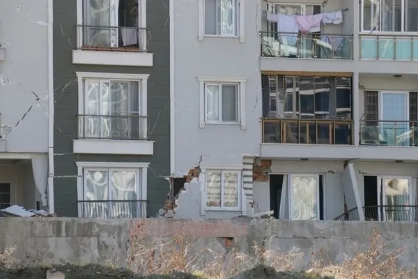 Danıştay kentsel dönüşümü durduran kararı 5 mahalleyi enkaz altında bıraktı! Yüzlerce insan burada can verdi - 3