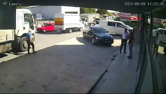 Arnavutköy'de akılalmaz ölüm! TIR hareket edince hayatını kaybetti - 1