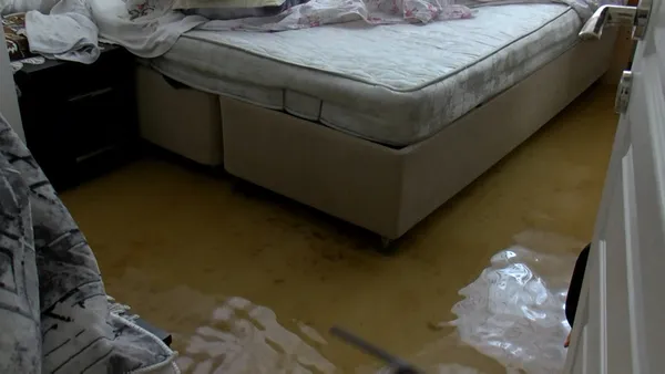 İstanbul’dan İSKİ manzaraları! Şişli’deki kazı çalışması vatandaşları isyan ettirdi! Güngören’de bir ailenin evini su bastı