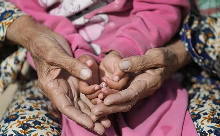 Soykırımın gölgesinde Gazze'de anne olmak! Gazzeli çocukların Anneler Günü hediyesi: Cennet kokusu