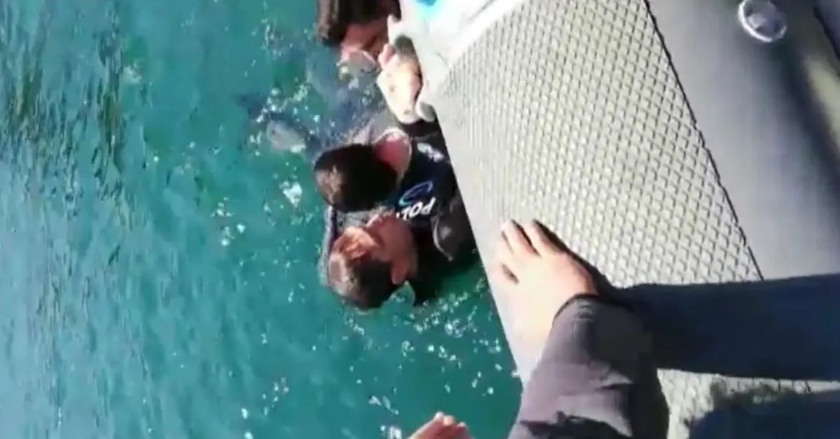 Istanbul Fsm Koprusu Nden Intihar Eden Sahsi Polisler Boyle Kurtardi Nefes Kesen Anlar Kamerada