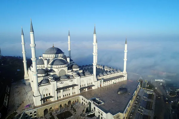 Çamlıca Camisi’nde ilk ezan Regaip Kandili’nde okunacak