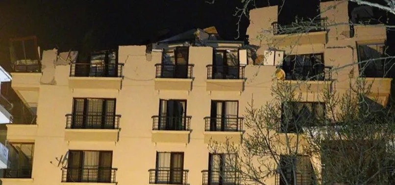 Açelya Apartmanı'nın çatısı çöktü