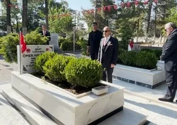 İhanete "dur" diyen şehit Ömer Halisdemir'in kabrine ziyaret! Zekai Aksakallı'dan 15 Temmuz mesajı