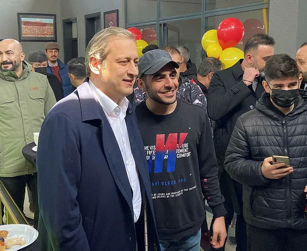 1646933935707.jpg Galatasaray bir kulüpten daha fazlası! Başkan Burak Elmas Barcelona maçı öncesi konuştu - 1