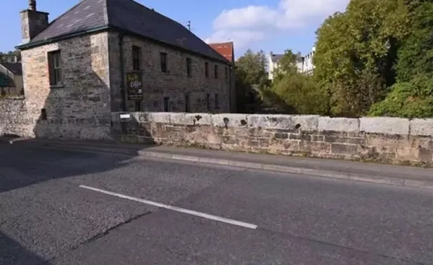 Sınır kafenin ortasından geçiyor! Görenleri hayrete düşüren dünyanın en ilgin ülke sınırları - 12