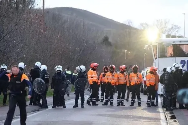 Belçika’da Türk vatandaşları teröre geçit vermedi! PKK yandaşlarının provokasyonuna sert tepki