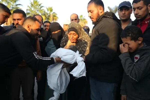 1701965149818.jpeg Gazze'de insan kıyımı var! Katil İsrail ordusu onlarca sivil erkeği soyup gözünü bağladı - 8