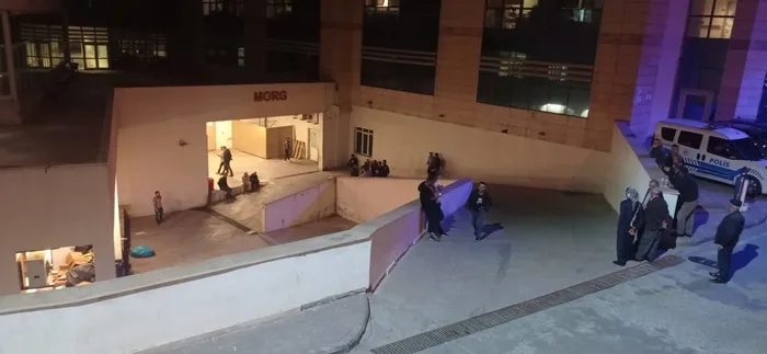 dehset-verici-olay-tarlasini-surerken-devrilen-traktorun-altinda-kalip-oldu-1713380985865.jpg Dehşet verici olay! Tarlasını sürerken devrilen traktörün altında kalıp öldü - 1