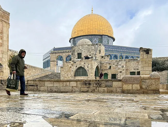 katliamin-golgesinde-18-cuma-israil-polisi-filistinlilerin-namaz-kilmasina-izin-vermiyor-1707466932377.jpg Katliamın gölgesinde 18. cuma! İsrail polisi Filistinlilerin namaz kılmasına izin vermedi - 1