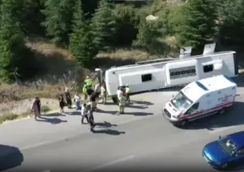 Kütahya'da yolcu otobüsü devrildi: 3 yaralı