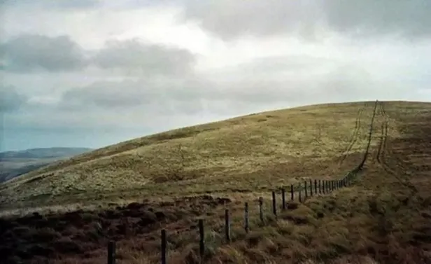 Sınır kafenin ortasından geçiyor! Görenleri hayrete düşüren dünyanın en ilgin ülke sınırları - 15