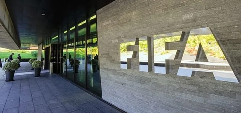 FIFA'dan tüküren futbolculara ceza önerisi