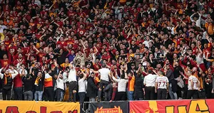 Dev derbide tribün olayları çıktı
