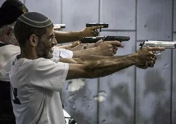 Siyonistler dünya için güvenlik sorunu oluşturmaya başladı: Batı Şeria’daki ‘silahlandırma’ girişimi ABD’ye de sıçradı! Soykırımcı Yahudiler 7 Ekim’den beri akın ediyor