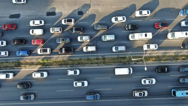 İstanbul'da trafik çilesi! İstanbul'da trafik yoğunluğu yüzde 65'e çıktı - 1