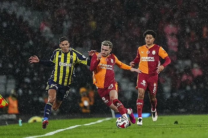 16-yil-sonra-yeniden-mutlu-son-super-kupa-sampiyonu-fenerbahce-1768067667474.jpeg Fotoğraf (AA)