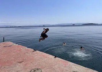 Serinlemek isteyen İstanbullu denize koştu
