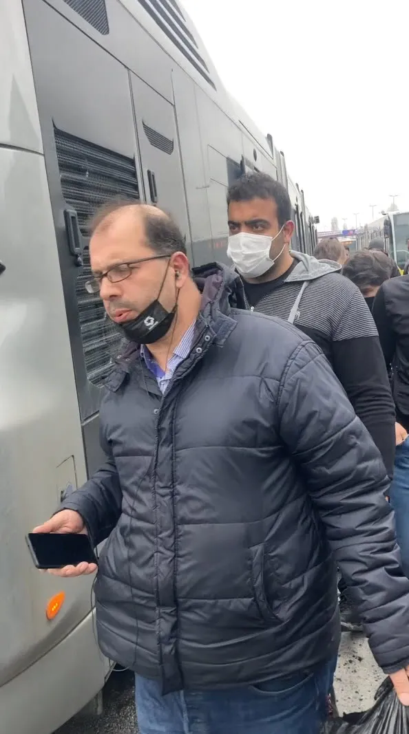 Son dakika: CHP’li İBB’nin 1 hafta önce aldığı yeni metrobüs arızalandı! Vatandaş isyan etti: Yazık