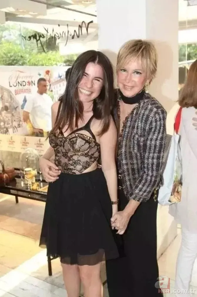 Filiz Akın'ın vefatının ardından ortaya çıktı! Yeğeni bakın hangi ünlüymüş... 6