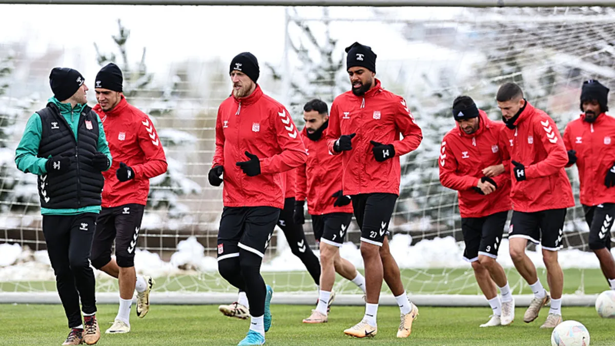 Sivas 4 Eylül Stadı Sivasspor-Fenerbahçe maçına hazırlanıyor