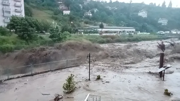 son-dakika-kastamonuda-2-kopru-coktu-dukkan-acmayin-uyarisi-1656307744376.jpg Son dakika: Kastamonu'da 2 köprü çöktü! 'Dükkan açmayın' uyarısı - 4