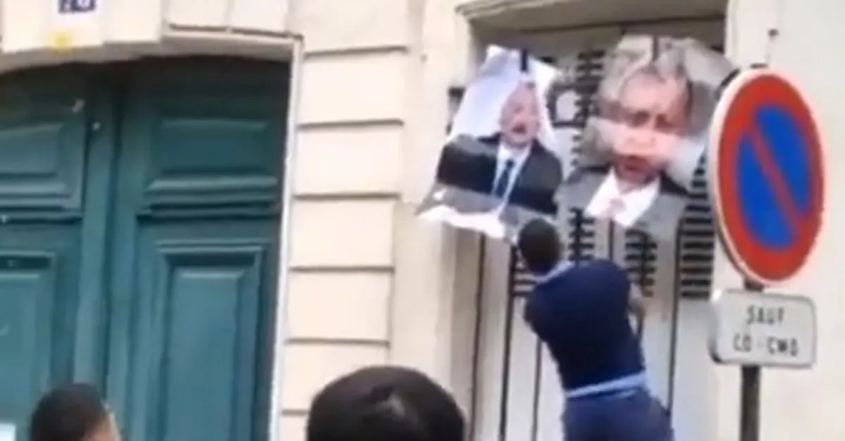 Ermeni haydutlar Paris'te Başkan Erdoğan ve Aliyev fotoğraflarını yaktılar