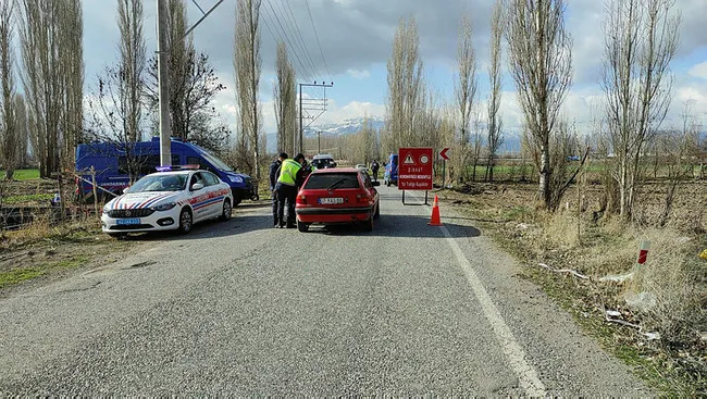 Konya'da mutasyonlu virüs alarmı! 3 mahalle karantinaya alındı bağlantı yollarına toprak döküldü - 3