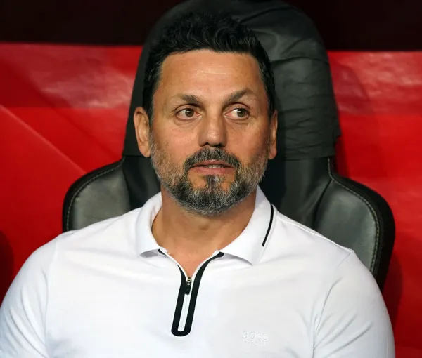 super-ligde-bir-ayrilik-daha-gaziantep-fkda-erol-bulut-donemi-sona-erdi-1674679833767.jpg Süper Lig'de bir ayrılık daha: Gaziantep FK'da Erol Bulut dönemi sona erdi