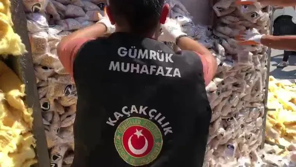 zehir-tacirleri-istanbulda-yakayi-ele-verdi-123-milyon-adet-hap-1661623025158.jpeg Bugüne kadarki en yüksek rakam! Zehir tacirleri İstanbul'da yakayı ele verdi: 12.3 milyon adet hap! - 2