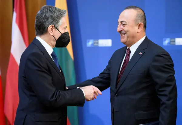 Dışişleri Bakanı Mevlüt Çavuşoğlu NATO’ya girmek isteyen ülkelere Türkiye’nin şartını açıkladı!