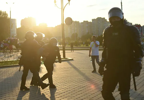 Belarus’ta seçim bitti olaylar başladı! Ortalık savaş alanı gibi - 2
