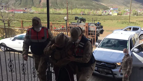 1620548928678.jpg Bingöl'de mesaj vahşeti! Kocasını öldürüp 10 parçaya böldü - 3