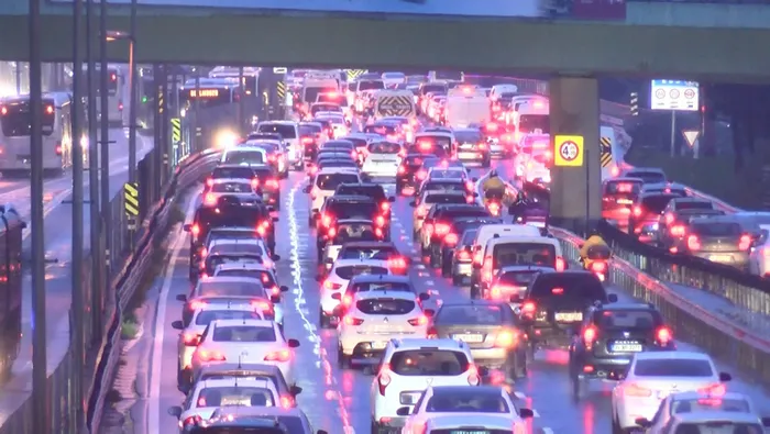 Son dakika: İstanbul'da yağmur çilesi! Trafik ve toplu ulaşım felç - 3