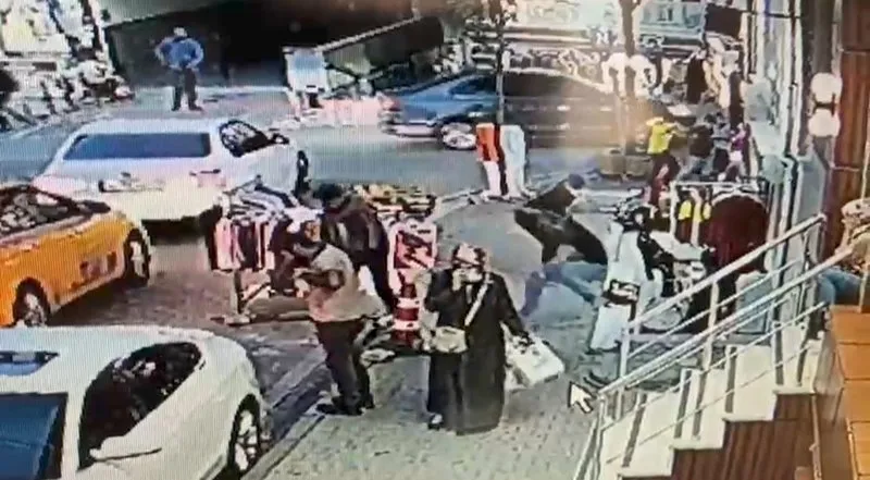 Esenyurt’ta emlakçıya silahlı saldırı! Yoldan geçen kadın da yaralandı