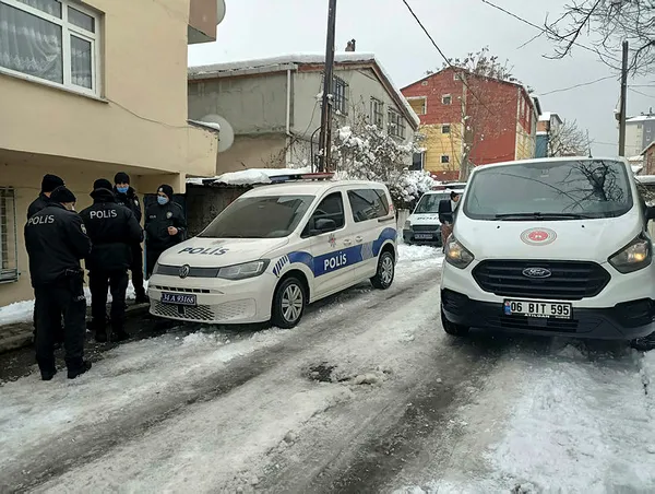 gelinini-basindan-vurarak-oldurdu-yakinlari-sinir-krizi-gecirdi-1643194414987.jpg Gelinini başından vurarak öldürdü! Yakınları sinir krizi geçirdi - 1