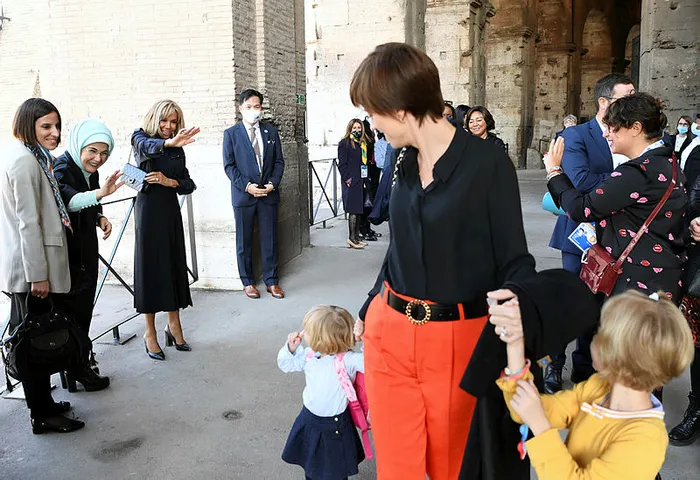 Son dakika: Emine Erdoğan, G-20 Liderler Zirvesi'nin yapıldığı Roma'da lider eşleriyle bir araya geldi