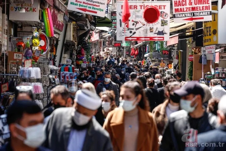 Kısıtlama öncesi manzara değişmedi! Eminönü’nde adım atacak yer kalmadı