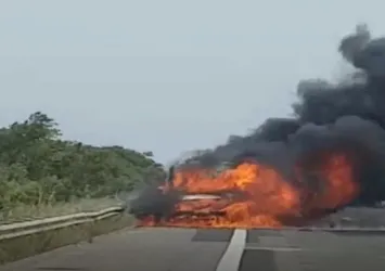 Ambulansta oksijen tüpü patladı