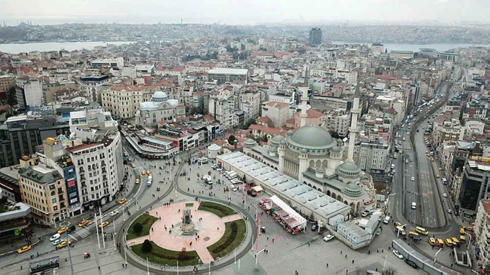 Taksim'deki Atatürk Kültür Merkezi ve Taksim Cami tamamlanmak üzere! Son durum havadan görüntülendi