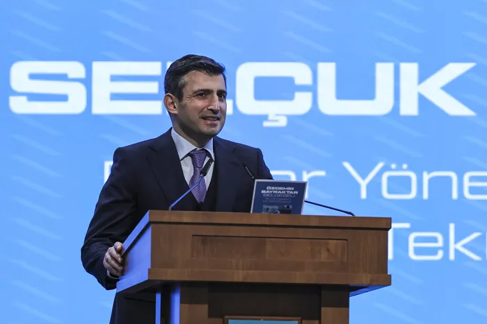 milli-sihalarin-oncu-ismi-ozdemir-bayraktar-anisina-belgesel-hazirlandi-1770476021947.jpg Milli SİHA'ların öncü ismi Özdemir Bayraktar anısına belgesel hazırlandı - 5