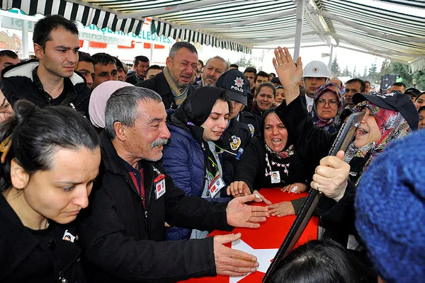 Kazada şehit olan polis memuru Ali Ergün son yolculuğuna uğurlandı - 2