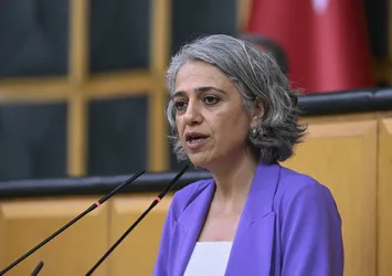 "Terörist yengesi" HDP'li Çiğdem Kılıçgün Uçar'dan Öcalan'a methiyeler! Gazi Meclis'te büyük skandal