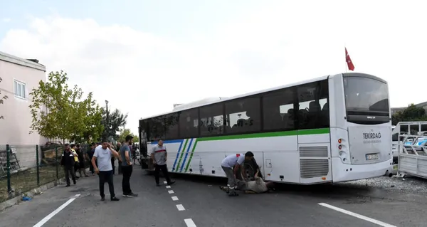 bakim-sonrasi-teste-cikarilan-otobus-freni-bosalinca-7-araca-carpti-1629904556689.jpg Bakım sonrası teste çıkarılan otobüs freni boşalınca 7 araca çarptı - 4